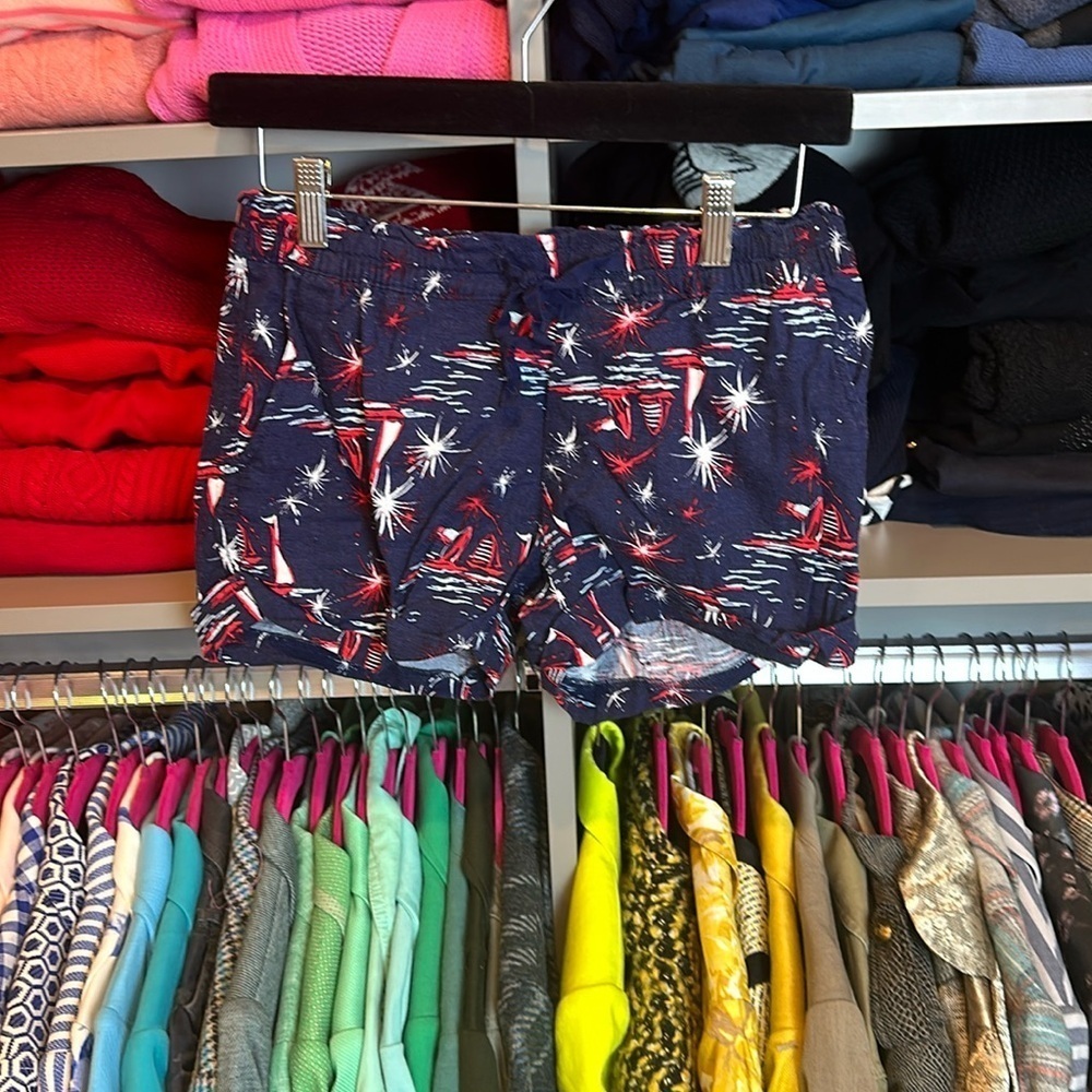 Old Navy navy/red/white sailboats/fireworks 3” cuffed elasticized waist size XS